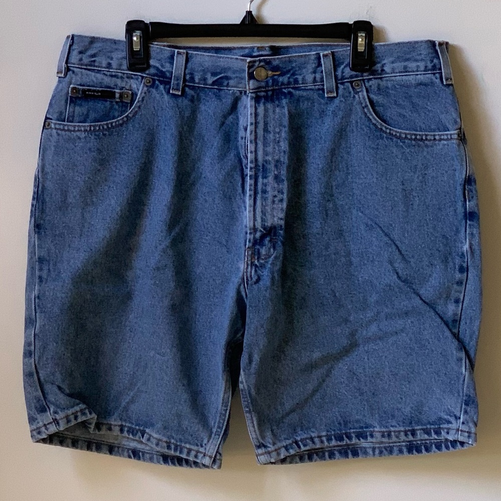 Perry Ellis Blue Denim Men’s Size 38 Shorts. Excellent Condition. 100% Cotton.